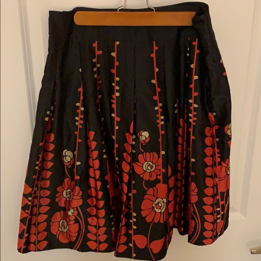 Fully lined silky A-line box pleat skirt